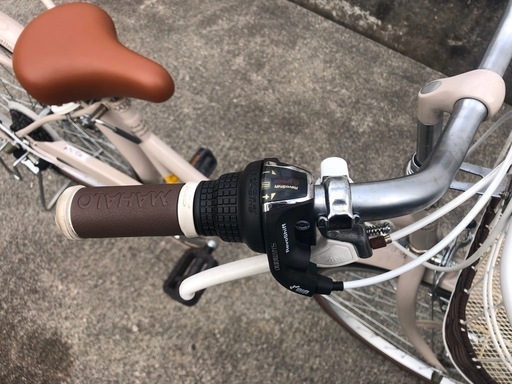 子供用 24インチ　自転車　マハロエル　　アイボリー
