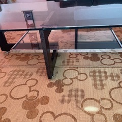 ガラステーブルの画像