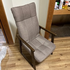 肘掛けつき座椅子