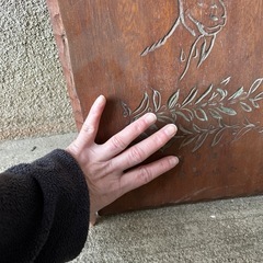 山羊、木の賞状、の画像