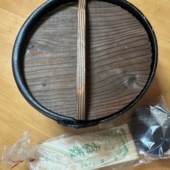 鉄鍋　古いですが未使用品