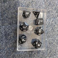 クトゥルフ神話TRPG ルールブックとダイスの画像