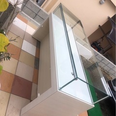 ガラスショーケースの画像