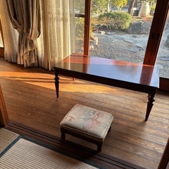 机と椅子のセットですの画像