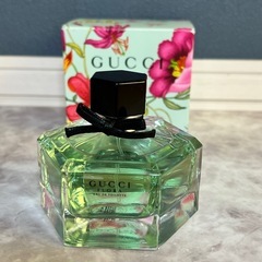 フローラ バイ グッチ オードトワレ 75mlグッチ GUCCI フェミニンで繊細なフローラ　香水
の画像