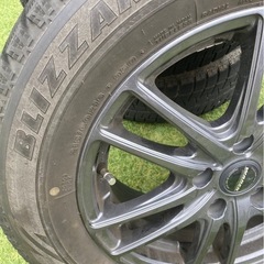 即⚠️スタッドレスタイヤ　215/60/R16の画像