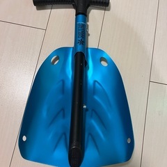 折りたたみ超軽量アルミ製スノーシャベル ブルー