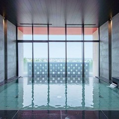 幅広い年代が活躍中／沖縄プリンスホテルオーシャンビューぎのわん／プール監視員／交通費支給の画像