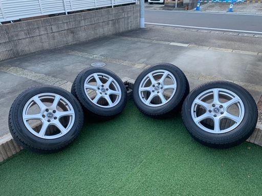 スタッドレスタイヤ　17インチ　114.3 5H 7J  ヴェルファイアなど✨