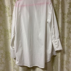 白のオーバーブラウスですの画像