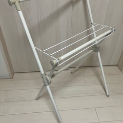中古室内物干しスタンド70cm×49cm×100cmの画像