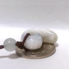 すぐにお渡し出来ます♪　糸魚川翡翠・勾玉20㎜・10㎝紐＆5㎜玉付きAの画像