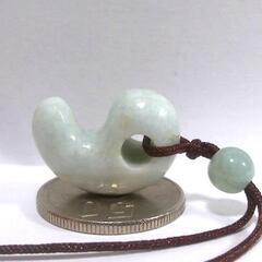 すぐにお渡しできます♪　糸魚川翡翠・勾玉20㎜・10㎝紐＆5㎜玉付きBの画像