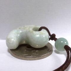 すぐにお渡しできます♪　糸魚川翡翠・勾玉20㎜・10㎝紐＆5㎜玉付きBの画像