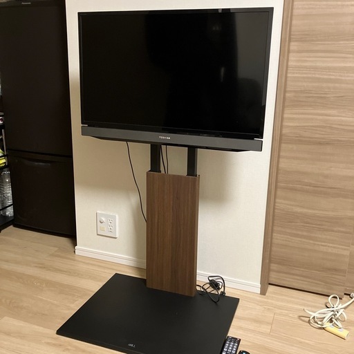 TOSHIBA テレビ 32インチ(テレビスタンド・fire stick付)\n