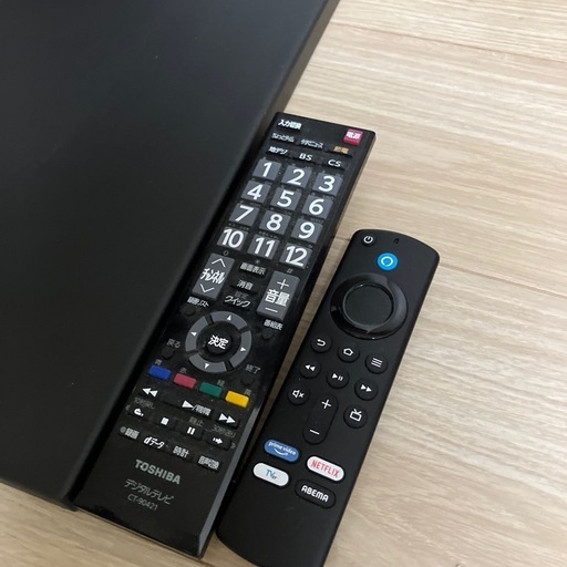 TOSHIBA テレビ 32インチ(テレビスタンド・fire stick付)
