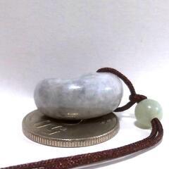 糸魚川翡翠・勾玉20㎜・10㎝紐＆5㎜玉付きCの画像