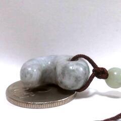 糸魚川翡翠・勾玉20㎜・10㎝紐＆5㎜玉付きCの画像