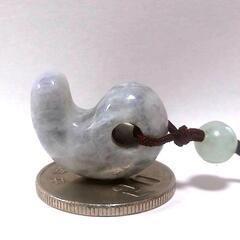 すぐにお渡しできます♪　糸魚川翡翠・勾玉20㎜・10㎝紐＆5㎜玉付きEの画像