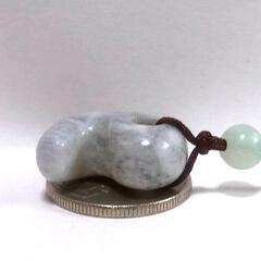 すぐにお渡しできます♪　糸魚川翡翠・勾玉20㎜・10㎝紐＆5㎜玉付きEの画像