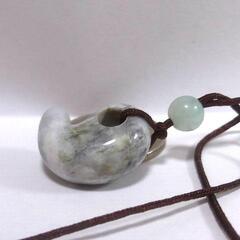 すぐにお渡しできます♪　糸魚川翡翠・勾玉20㎜・10㎝紐＆5㎜玉付きEの画像