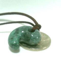 すぐにお渡しできます♪ 糸魚川翡翠・濃緑色・勾玉 20㎜Aの画像