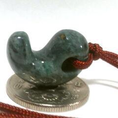 すぐにお渡しできます♪ 糸魚川翡翠・濃緑色・勾玉 20㎜ Bの画像