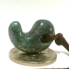 すぐにお渡しできます♪　糸魚川翡翠・濃緑色・勾玉 20㎜ Cの画像