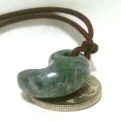 すぐにお渡しできます♪　糸魚川翡翠・濃緑色・勾玉 20㎜ E  の画像