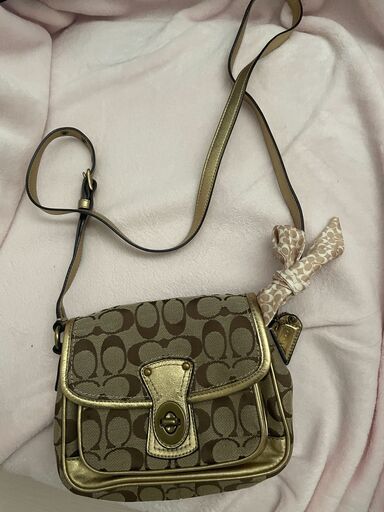 COACH　F10566　ショルダーバッグ　ターンロック　ゴールド　シグネチャー新品未使用