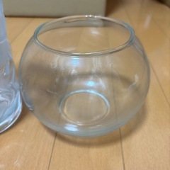 花瓶とメダカ入れの画像