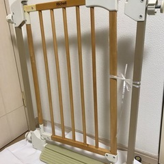 木のオートロックゲート　Richell ベビーゲート