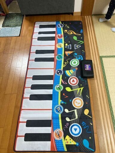 足でピアノのプレイマット