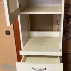 木目調食器棚.キッチンボードの画像