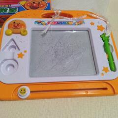 値下げしました☆【無料対象商品】アンパンマン　天才脳らくがき教室　お絵かきボード　おまけ付きの画像