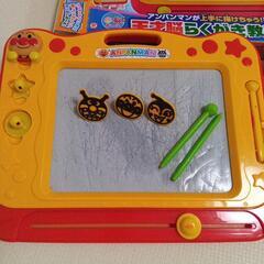 値下げしました☆【無料対象商品】アンパンマン　天才脳らくがき教室　お絵かきボード　おまけ付きの画像