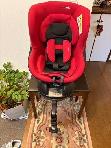 COMBI チャイルドシート　ISOFIX