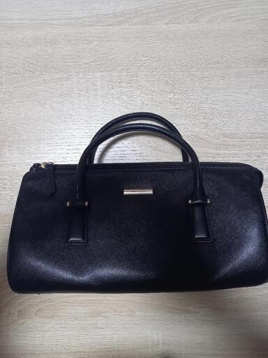BURBERRYレザー筒方ハンドバッグブラック