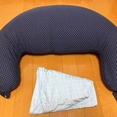 美品★授乳クッション　替えカバー付