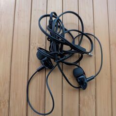 SONYのイヤホンと普通のイヤホン　中古の画像