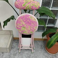 ハワイアンファブリック折りたたみ椅子の画像