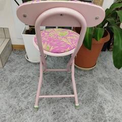 ハワイアンファブリック折りたたみ椅子の画像