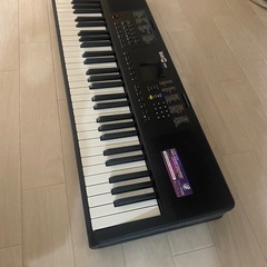 電子ピアノ　61鍵盤
