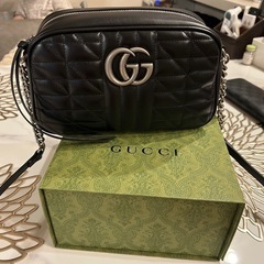 Gucci GGマーモントスモールショルダーバッグブラック