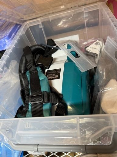 マキタ　充電式背負集じん機 VC265D