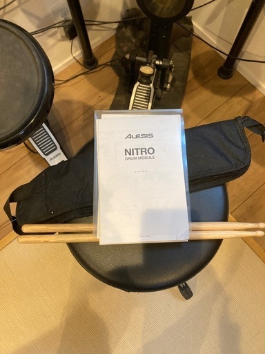 Alesis Nitro Drum Module電子ドラム　椅子とスティック付
