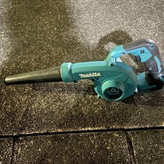 マキタのバッテリー、ブロワー、掃除機セット