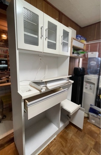 【取り引き中】食器棚　白