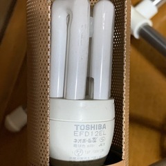 東芝製暖色クリップ式蛍光灯の画像