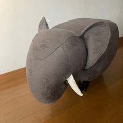 ゾウのスツールの画像